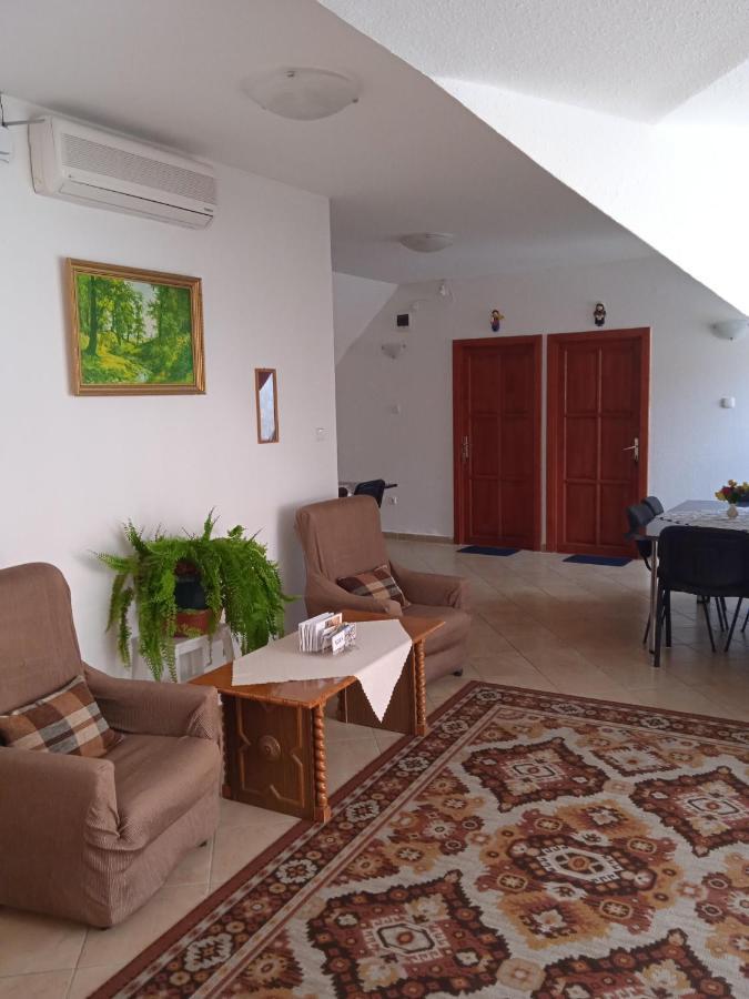Agria Wellness Guesthouse 에게르 외부 사진